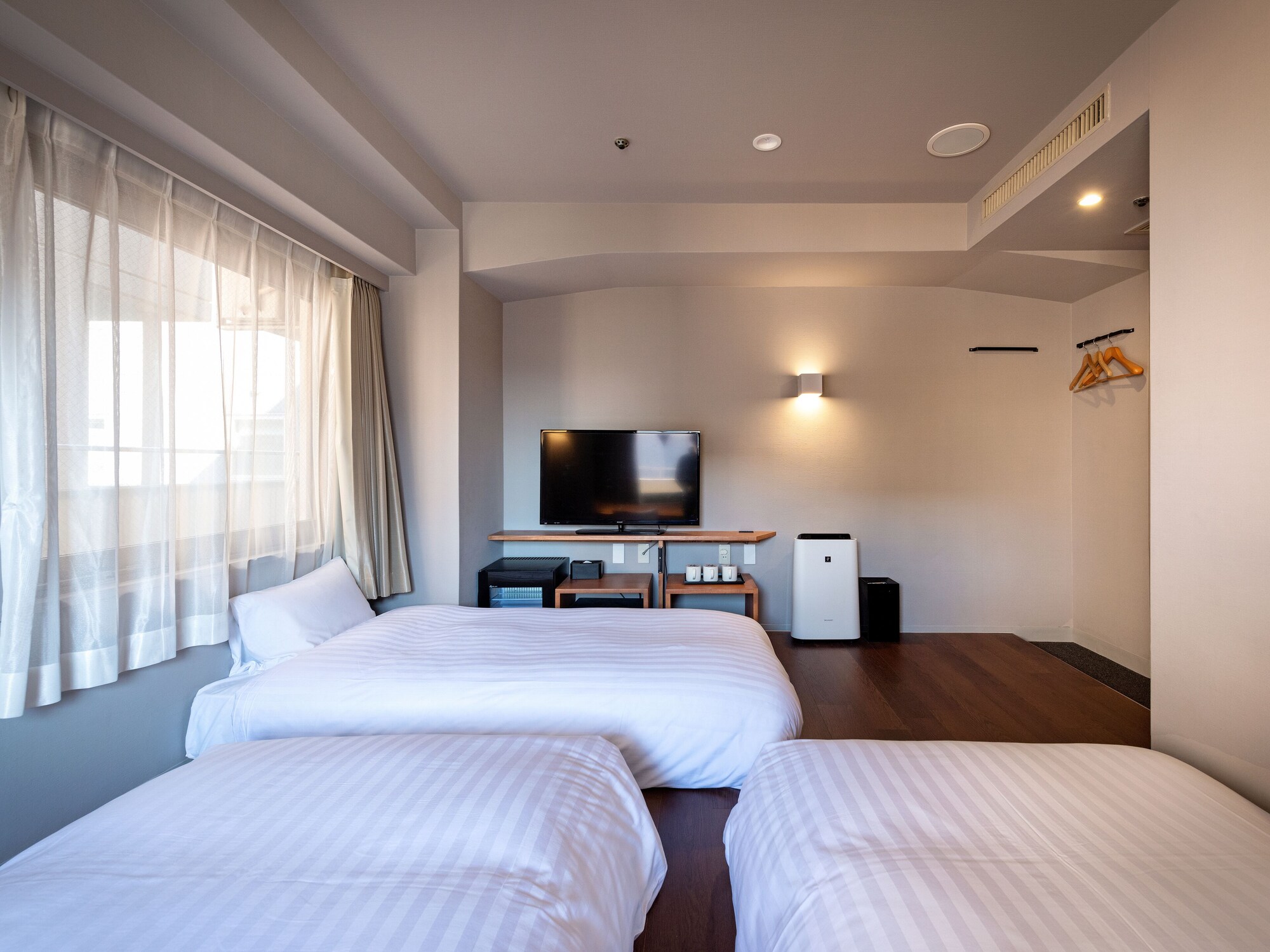 ROOM, TRIPLE