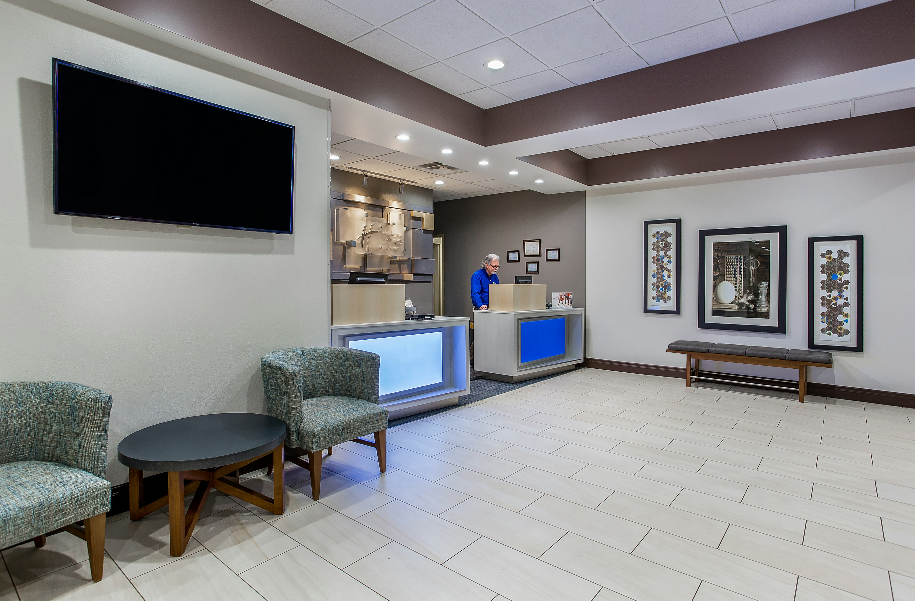 Holiday Inn Express Hotel and Suites Morristown 37/49