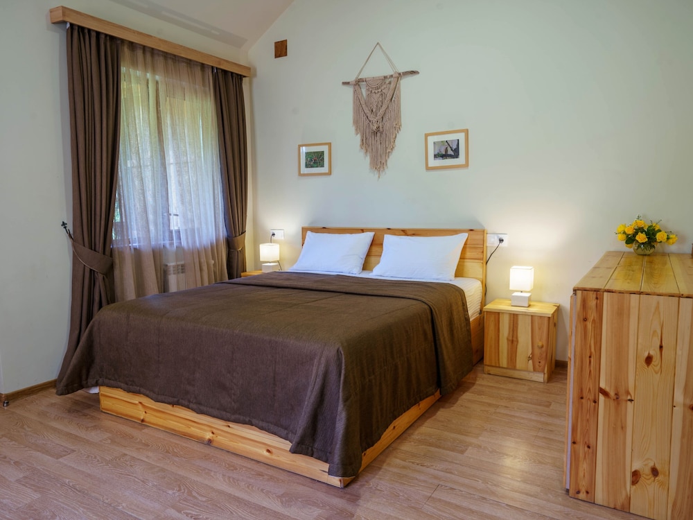 Comfort, Cabin, Queen and Twin Beds, Lake View, Balcony