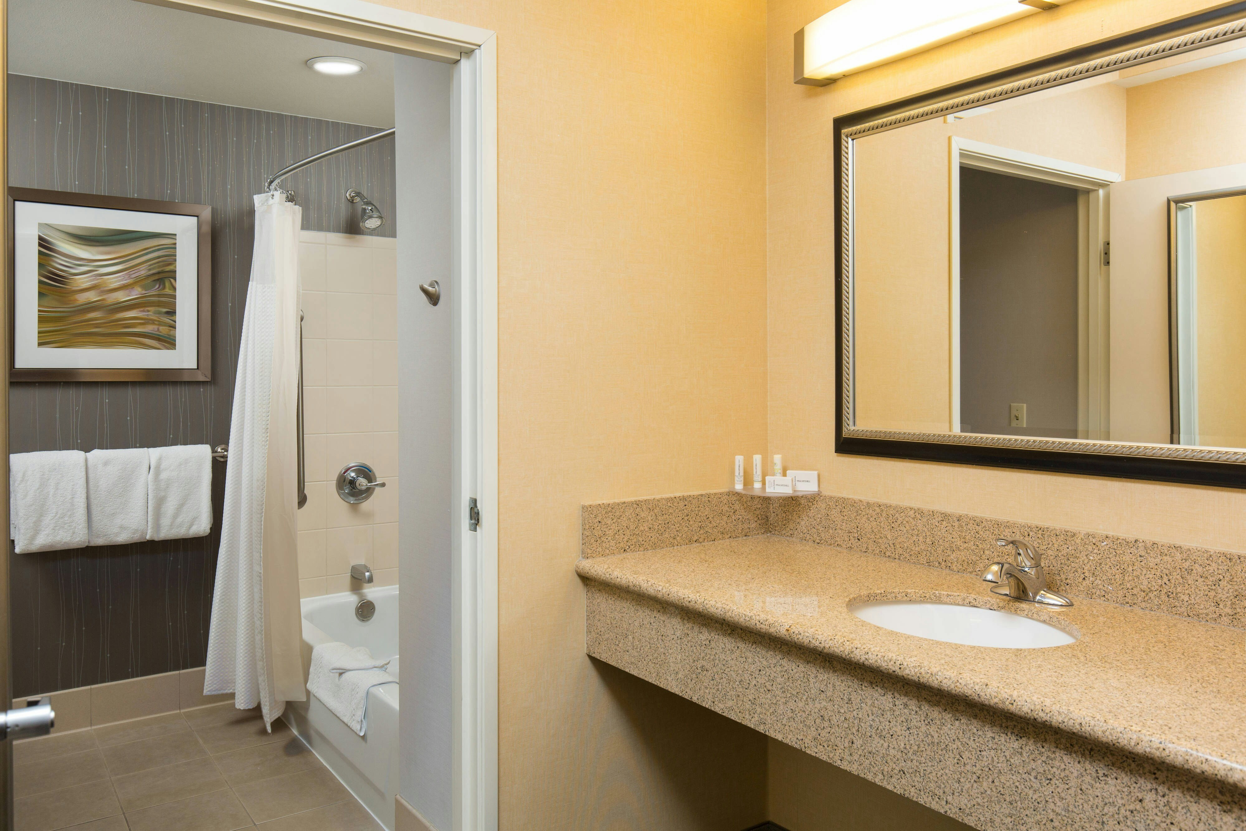 Courtyard Ontario Rancho Cucamonga 24/27