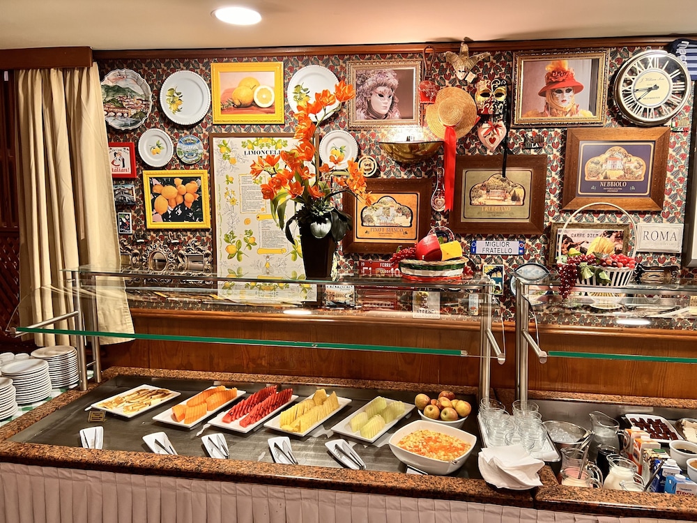 Bella Italia Hotel & Events 3/50