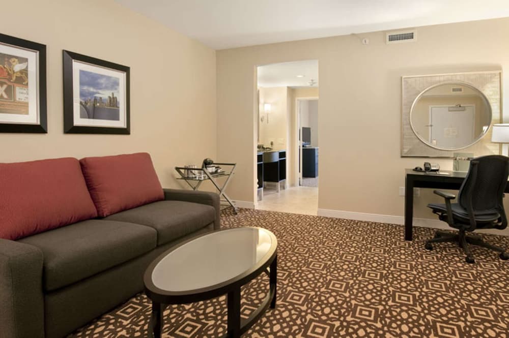 DoubleTree Suites by Hilton Detroit Downtown - Fort Shelby 35/59