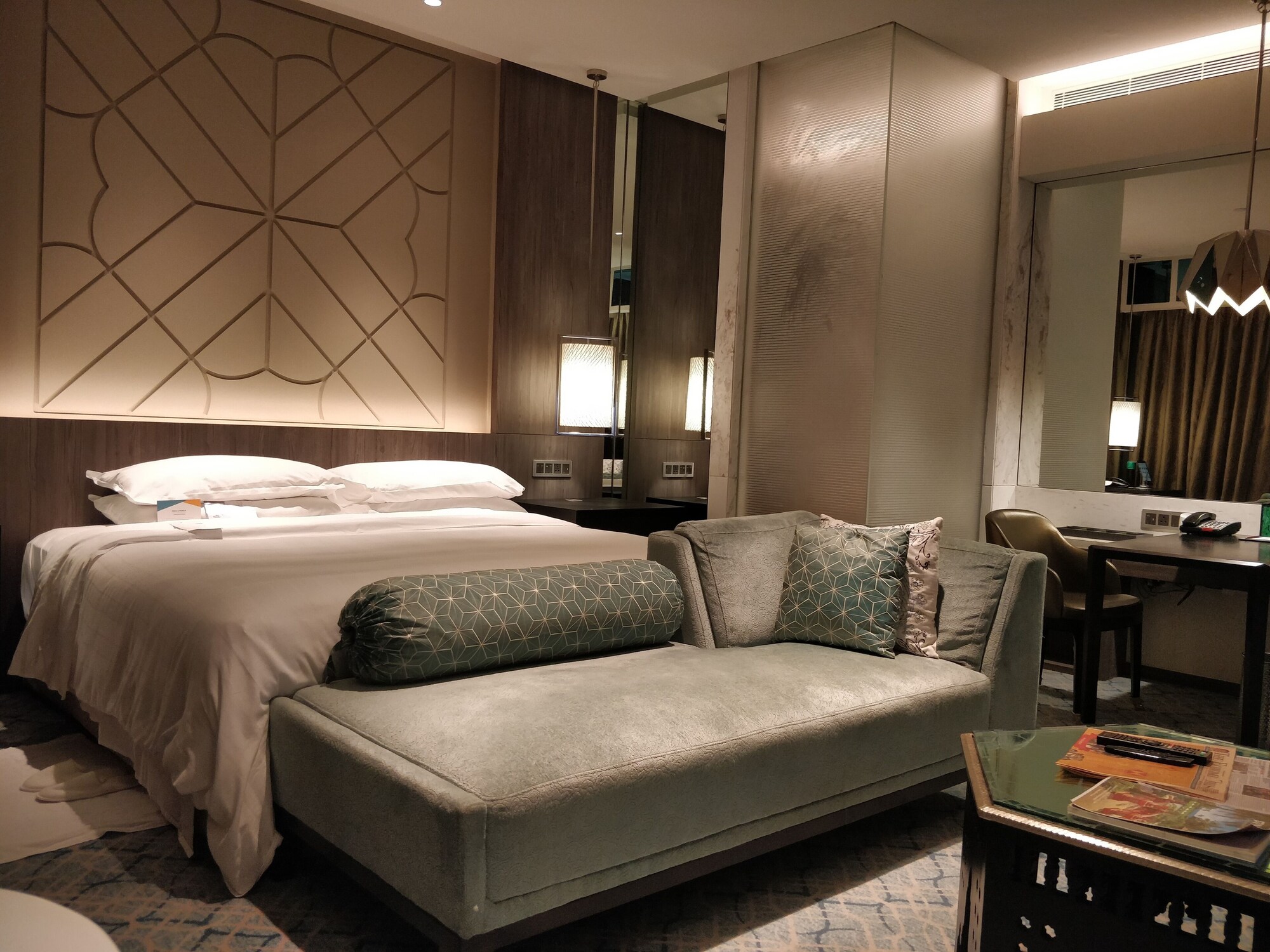غرفة كلوب تنفيذية بسرير كوين بإطلالة على المدينة، Itc Kohenur A Luxury Collection Hotel Hyderabad 4/4