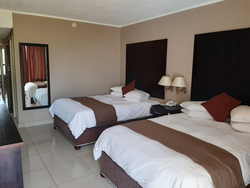 ROOM, 2 DOUBLE BEDS