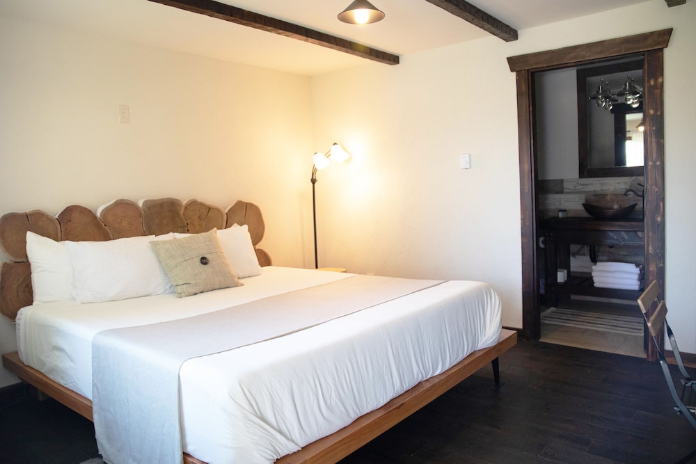 Paradise Village Hotel 14/67