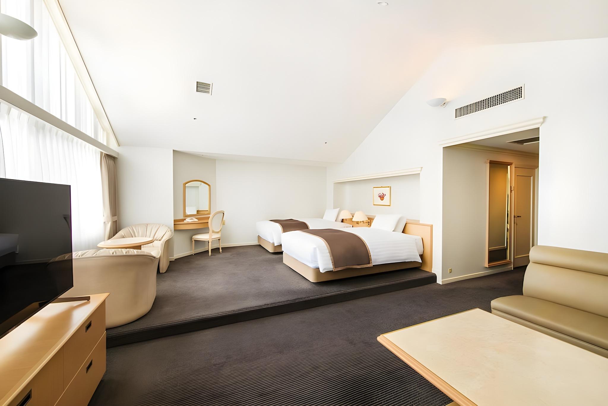 Junior Suite, 1 Double and 1 Single Bed, North Wing