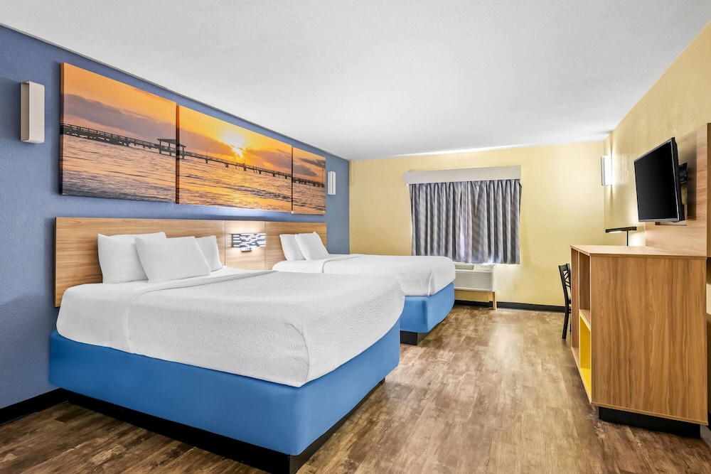 Efficiency, 2 Queen Beds, Kitchenette, Accessible