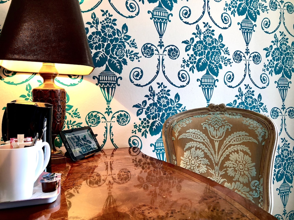 Townhouse Boutique Hotel 24/39