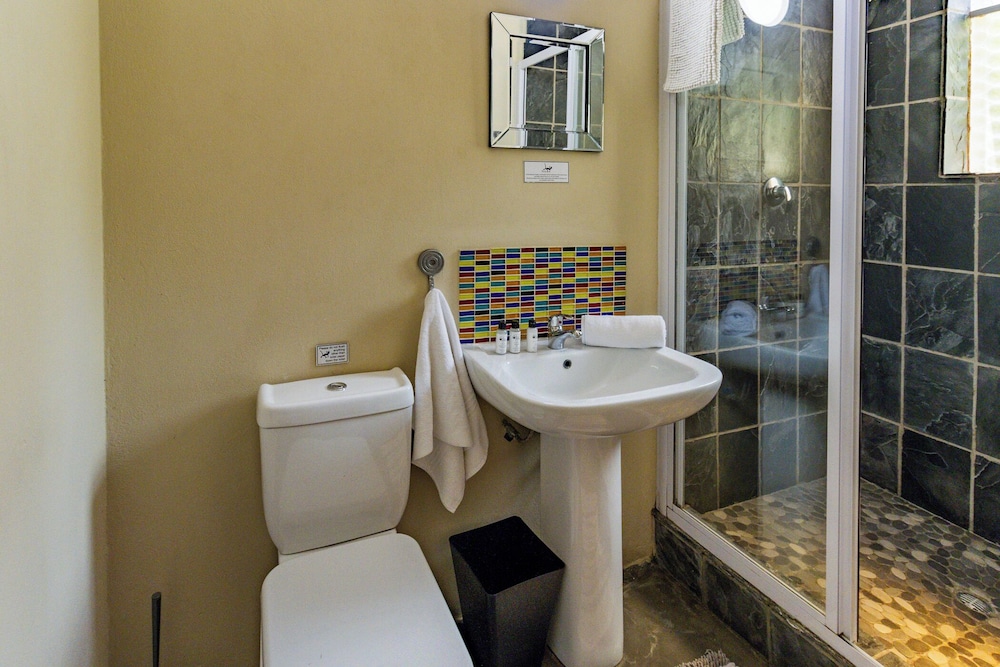 Pumleni Guesthouse 50/50