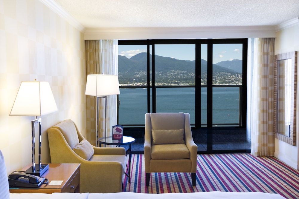 Pinnacle Vancouver Harbourfront (Ex Renaissance) 47/57