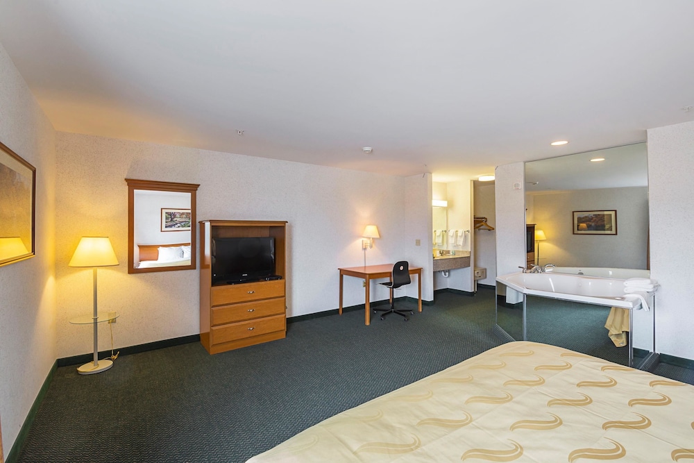Quality Inn & Suites Belmont - Platteville 20/44