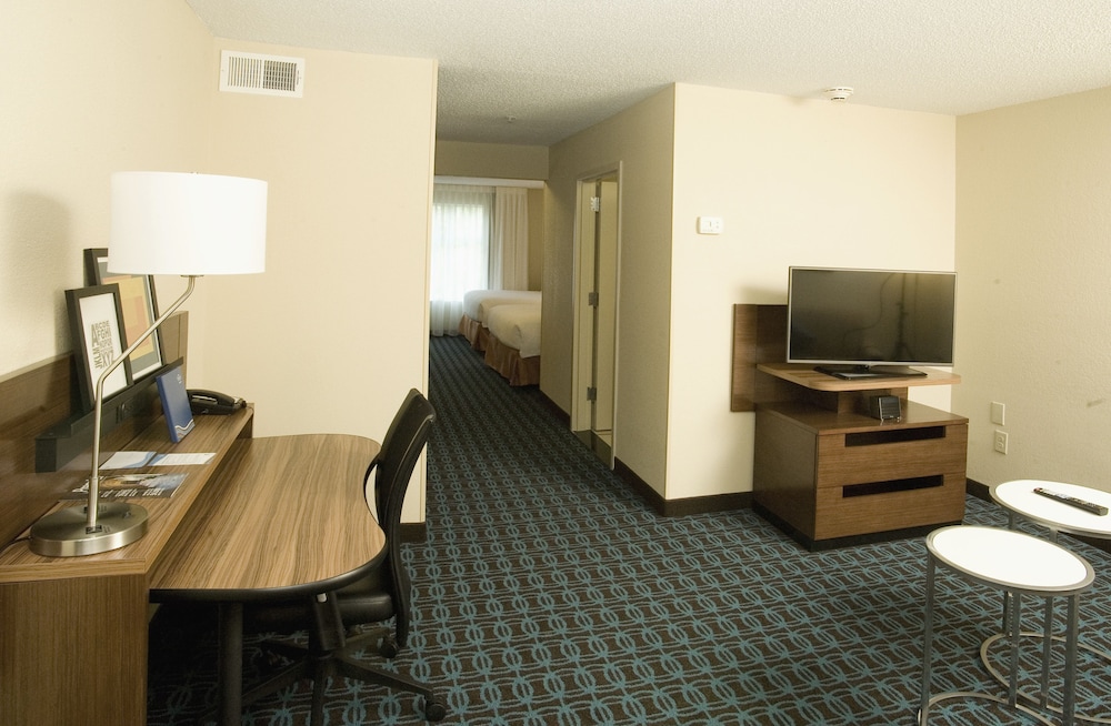 Fairfield Inn Suites By Marriott Chesapeake Suffolk 47/52