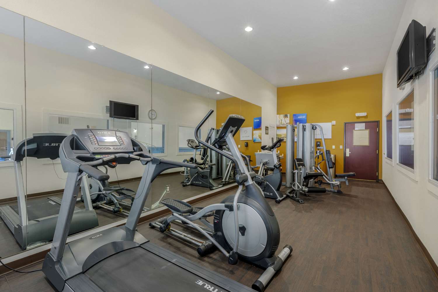 Comfort Suites Benbrook - Fort Worth Southwest 14/23
