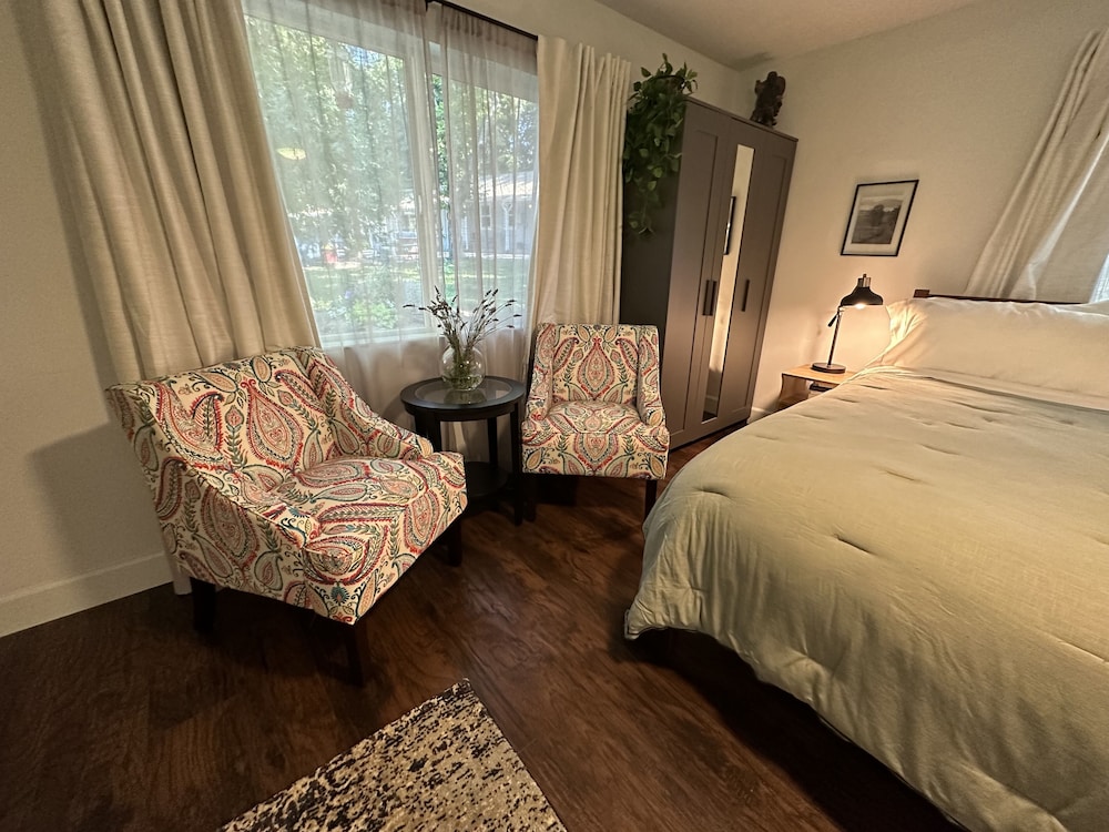 The Pines Motel and Cottages 19/73