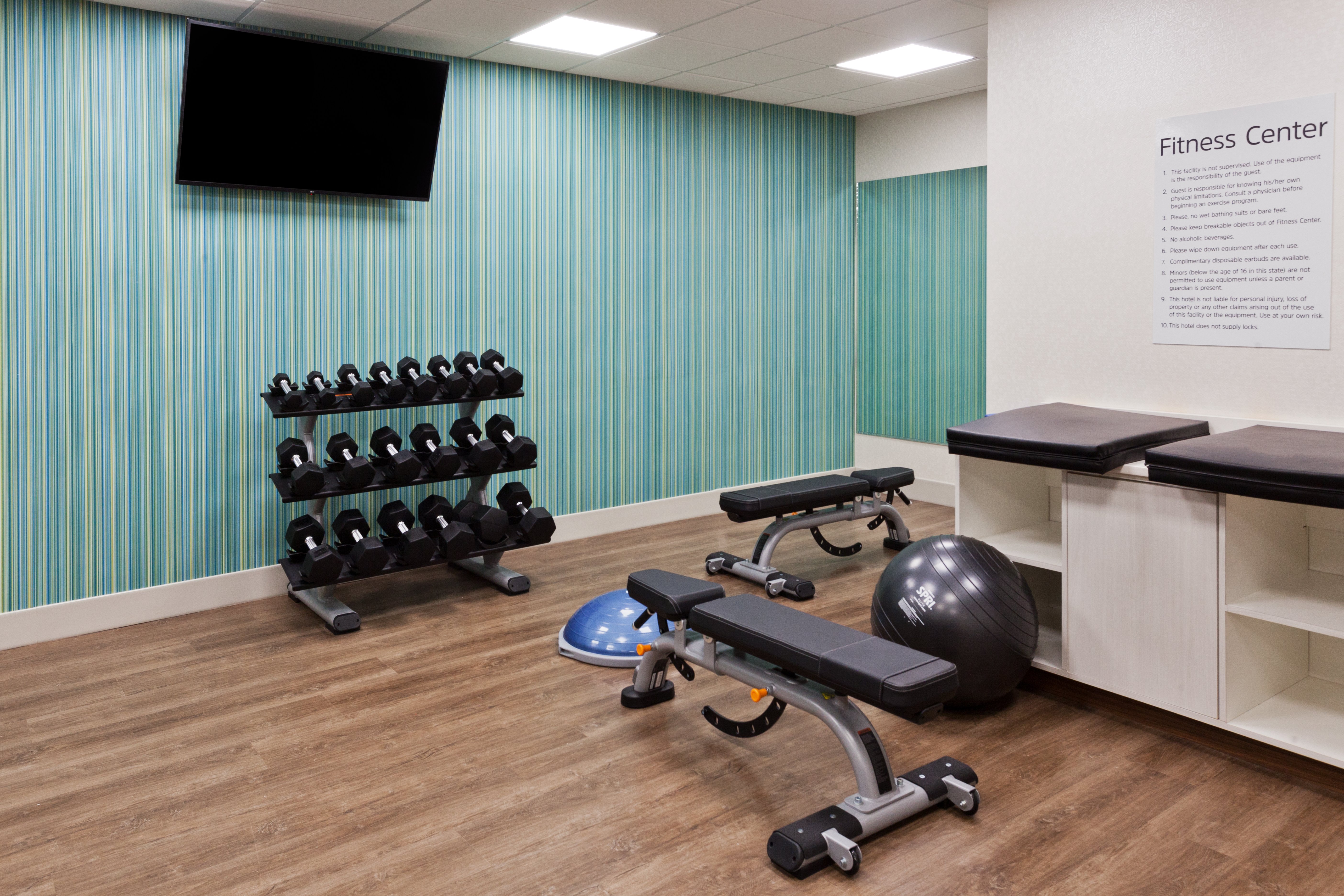 Holiday Inn Express & Suites Fayetteville 29/62