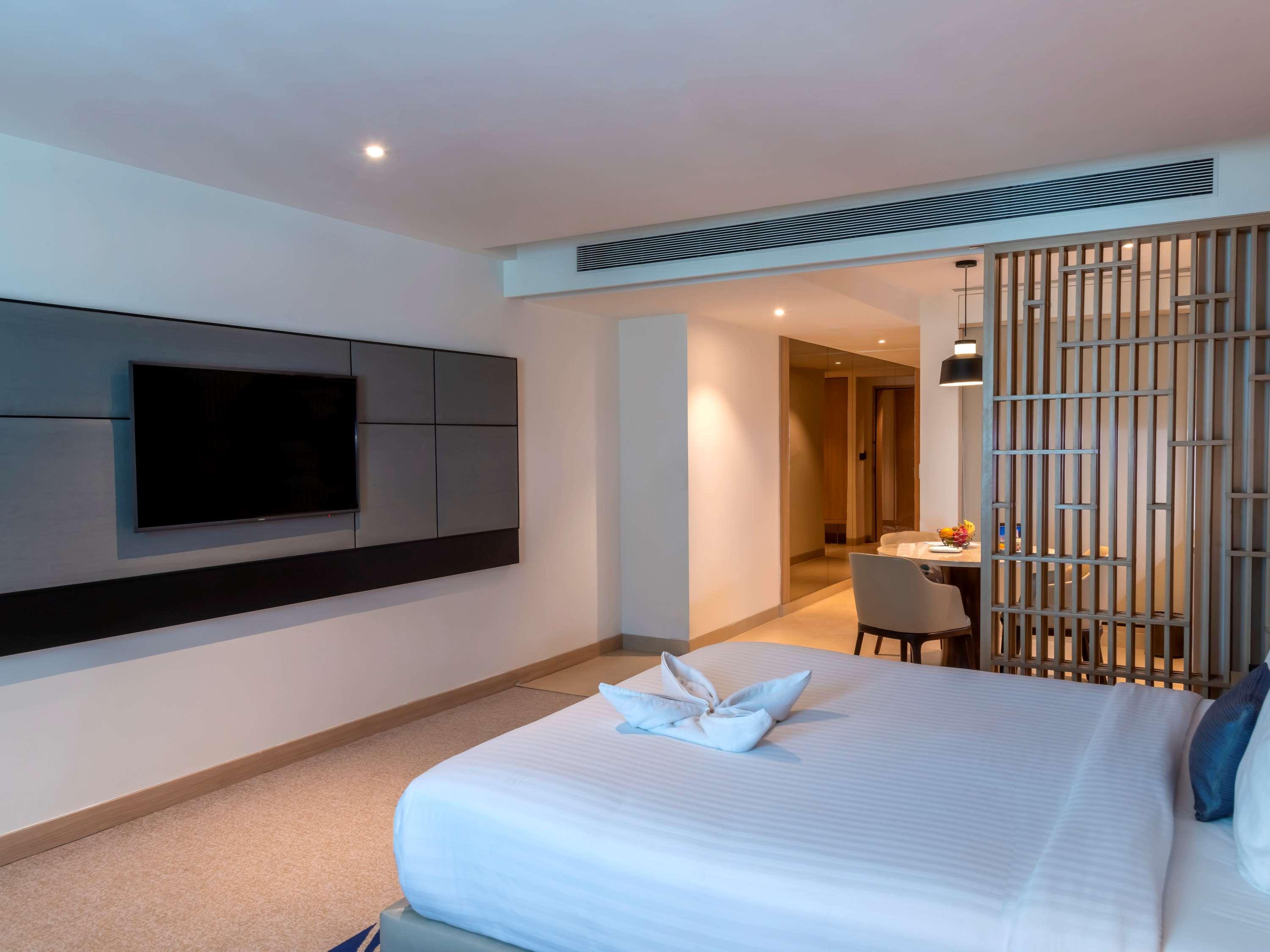 IDEAL, PREMIER, SUITE, LOUNGE ACCESS