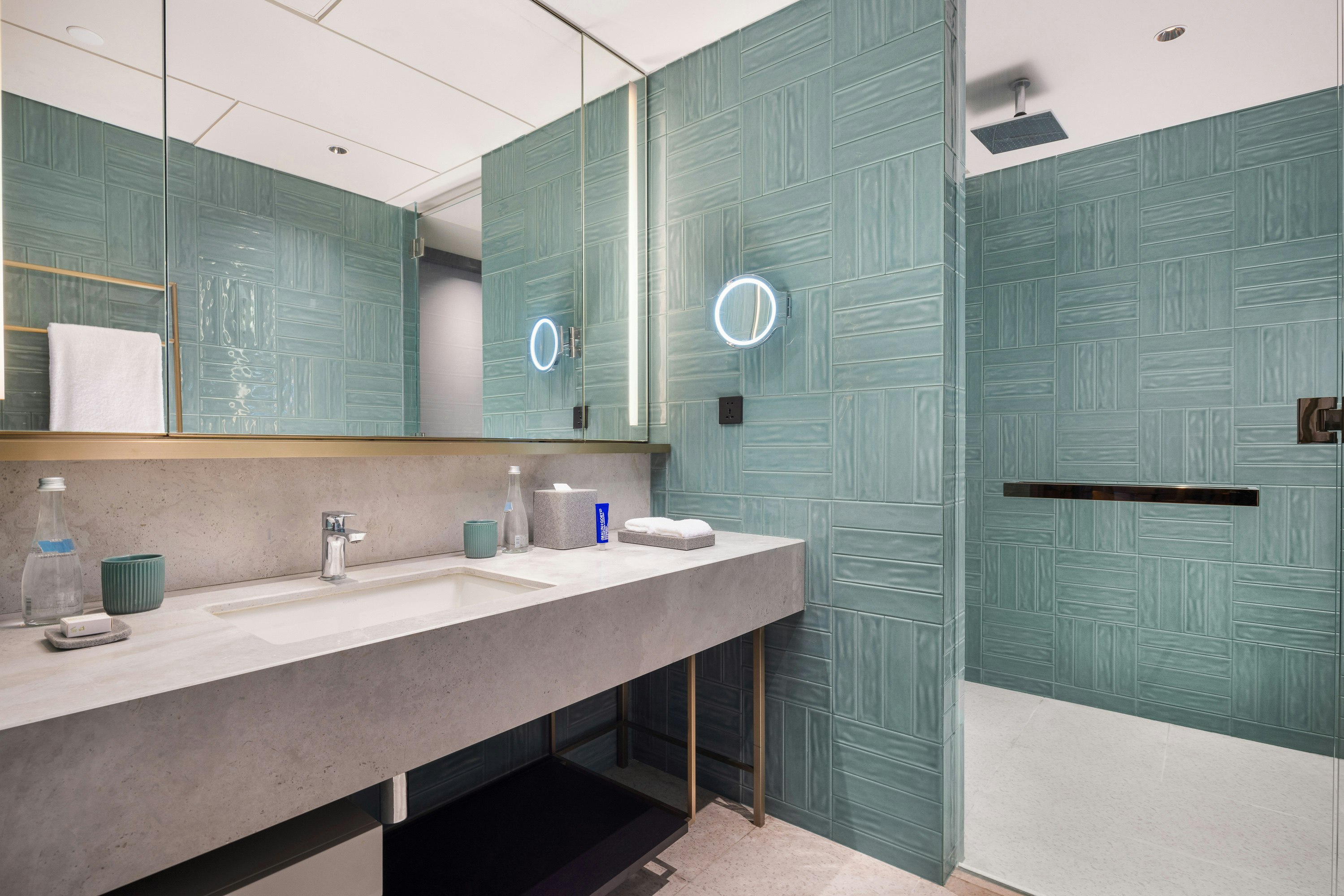 New World Guangzhou Hotel 56/58