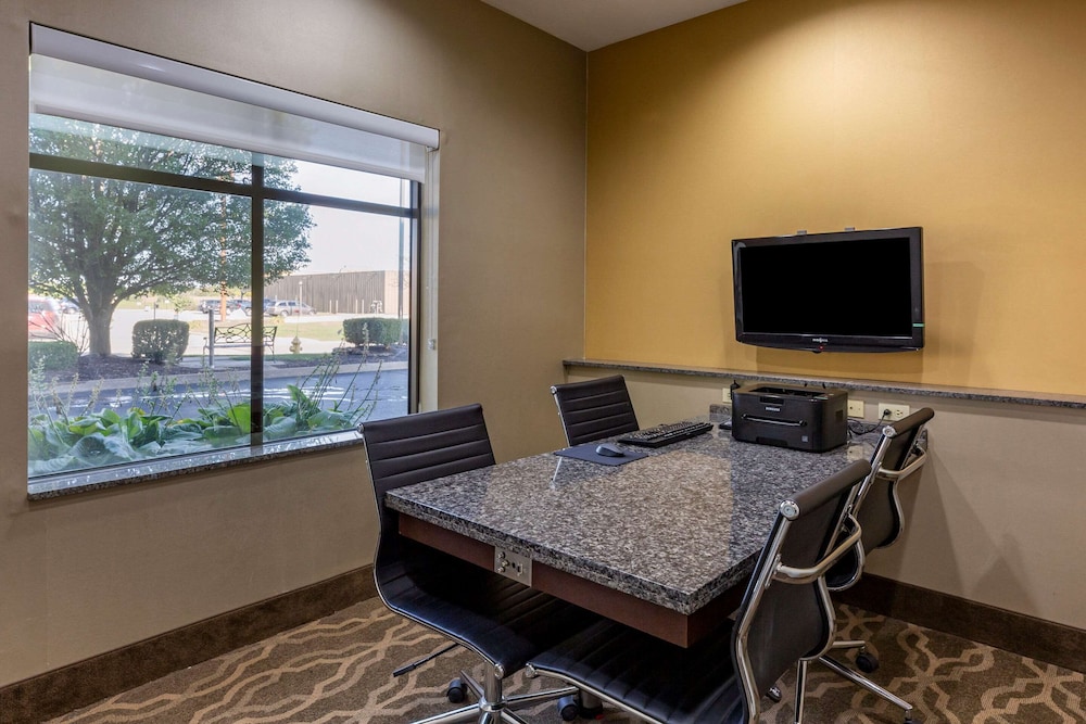 Comfort Suites Perrysburg - Toledo South 42/49