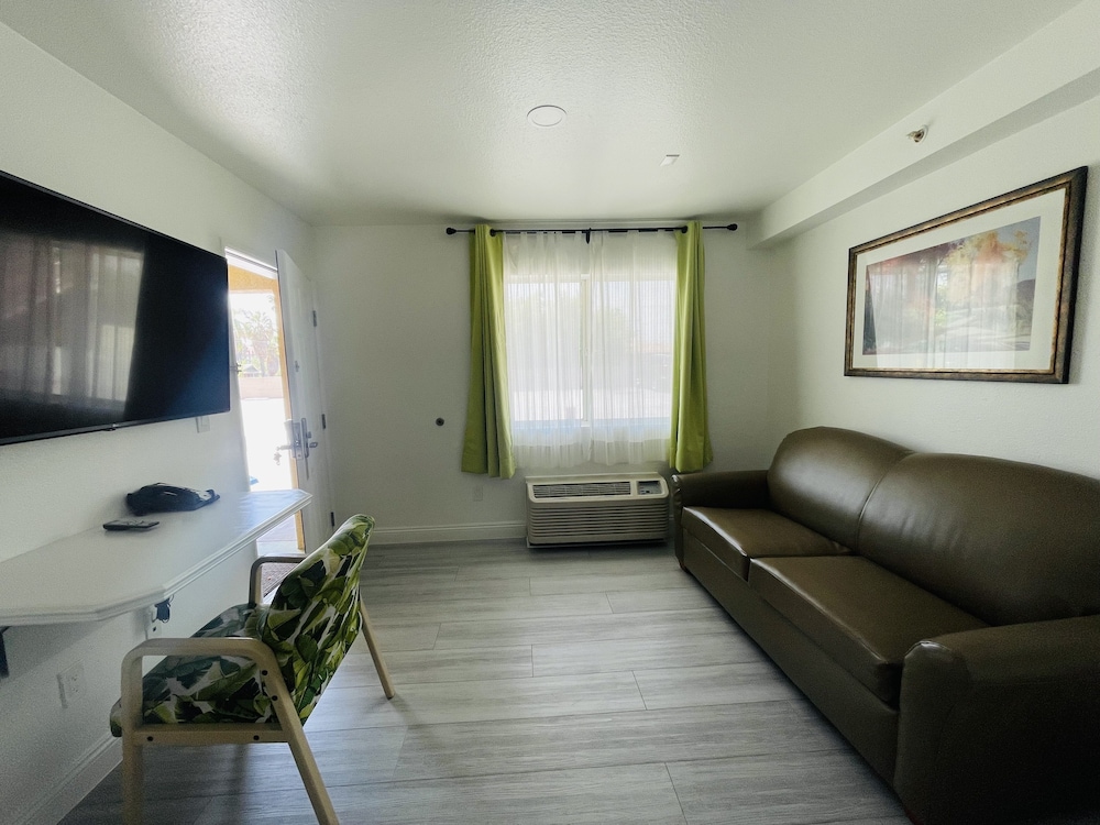 Loma Linda Inn. 31/54