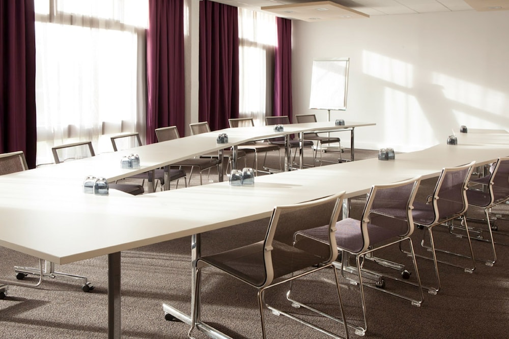 NOVOTEL FONTAINEBLEAU URY 42/51