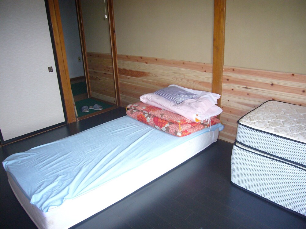 Futago Cabin 11/50