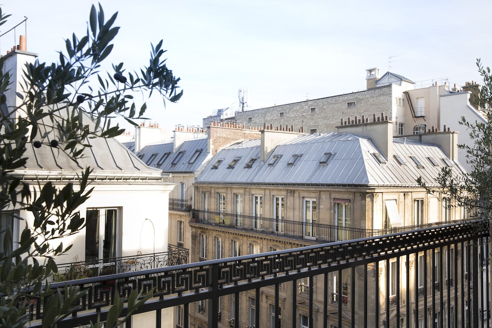 Hotel R de Paris 3/64