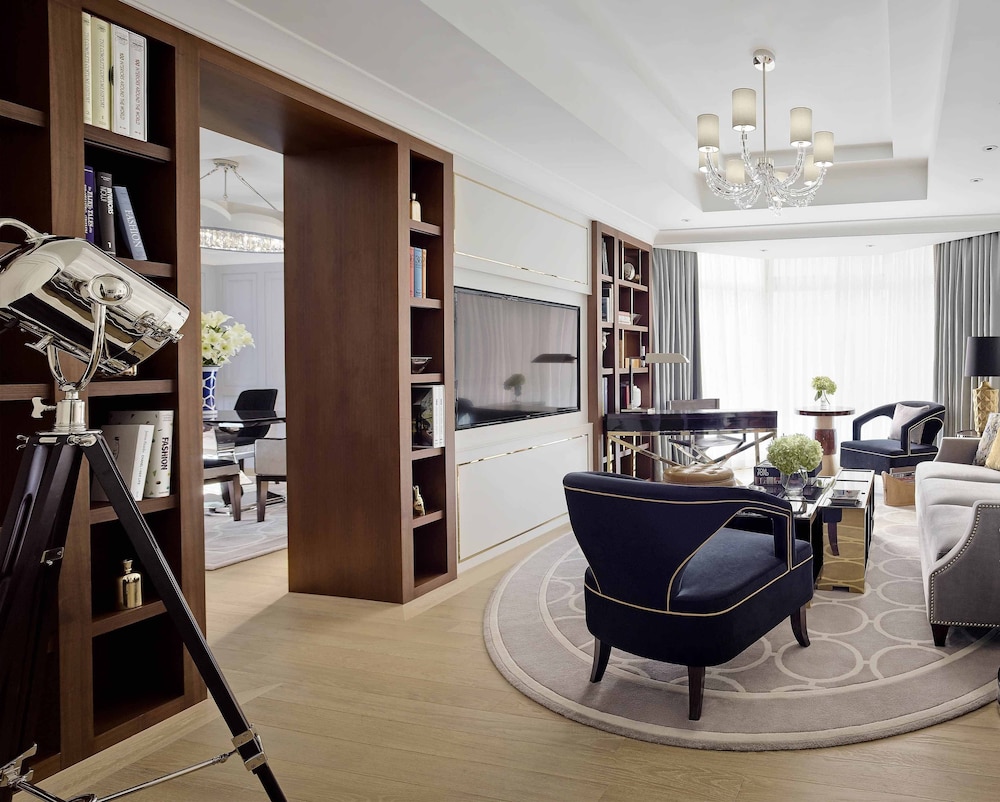 The Langham Hong Kong 68/75