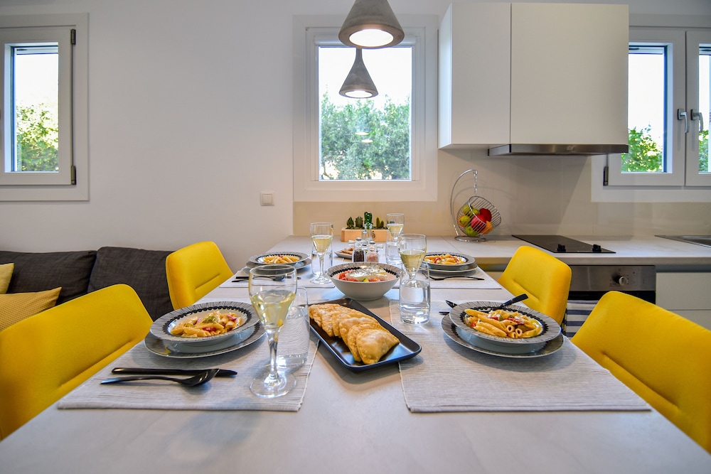White Rock Milos Suites 39/55
