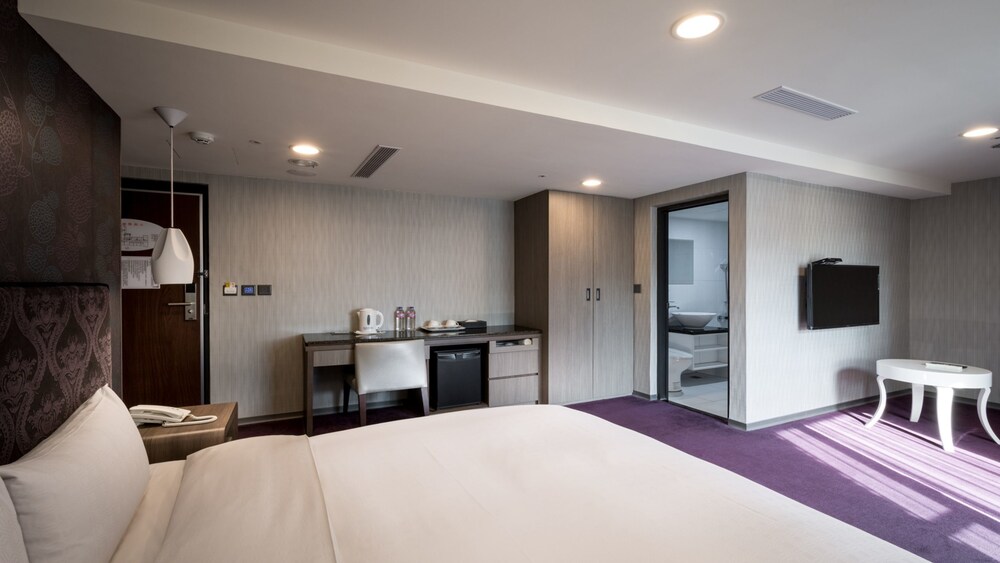 Zaw Jung Business Hotel 16/42
