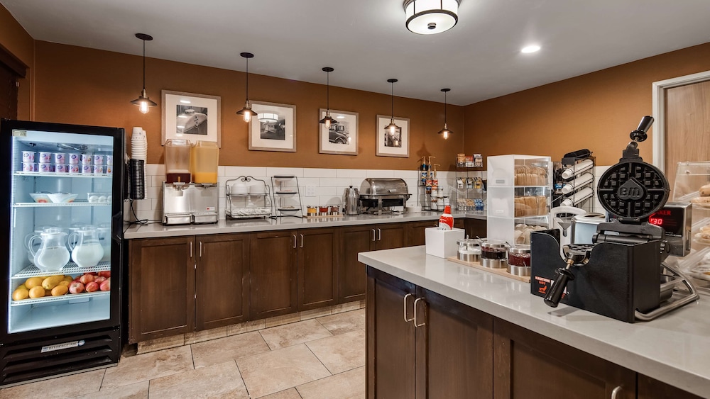Best Western Hi-Desert Inn 11/37