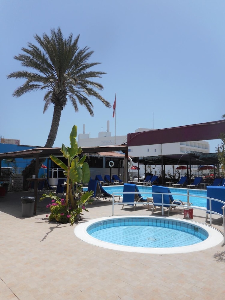 Kkaras Hotel 7/68