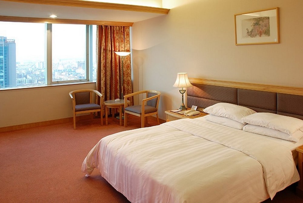GUANGZHOU NEW CENTURY HOTEL 33/65