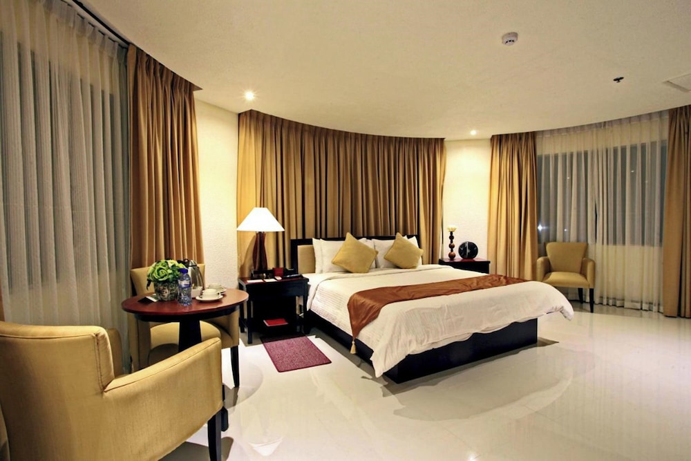 Hotel Centro Puerto Princesa Near Airport by ZUZU 32/107