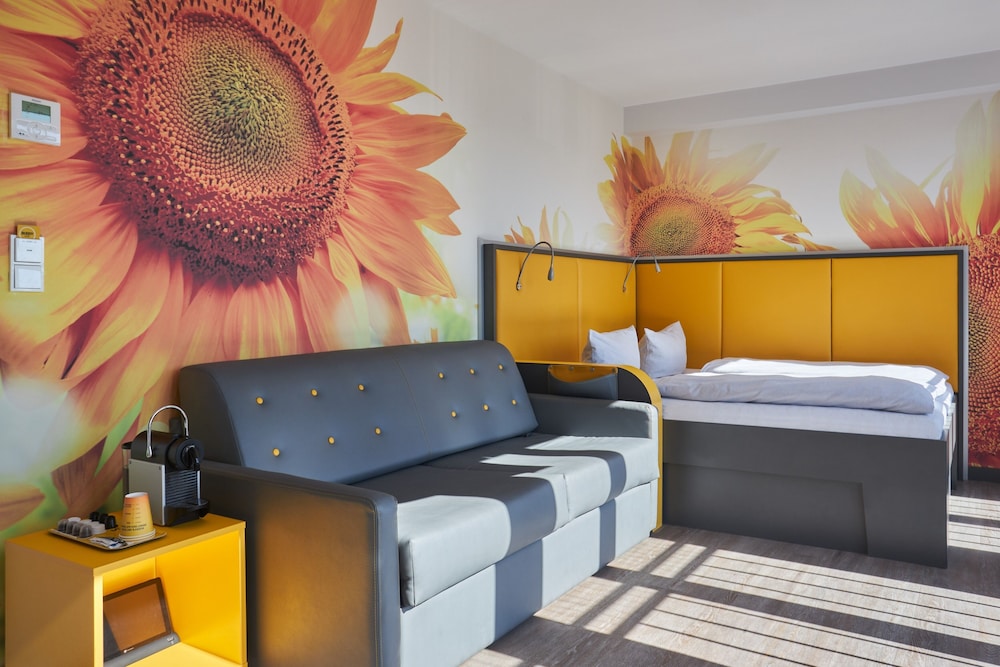 Buddy Hotel 8/50