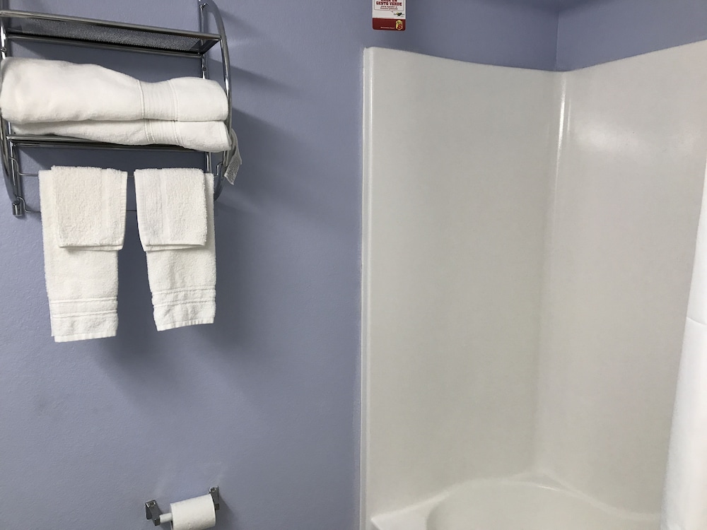 Days Inn by Wyndham Omaha/West Dodge 16/24