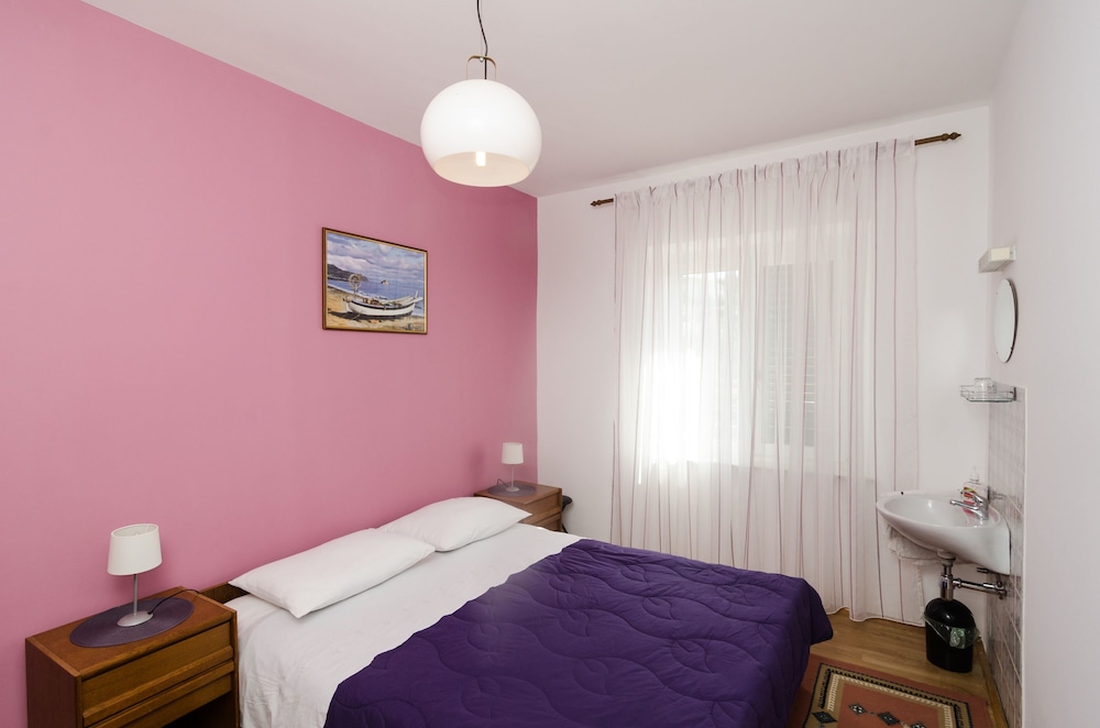 GUESTHOUSE MORETIC 6/40
