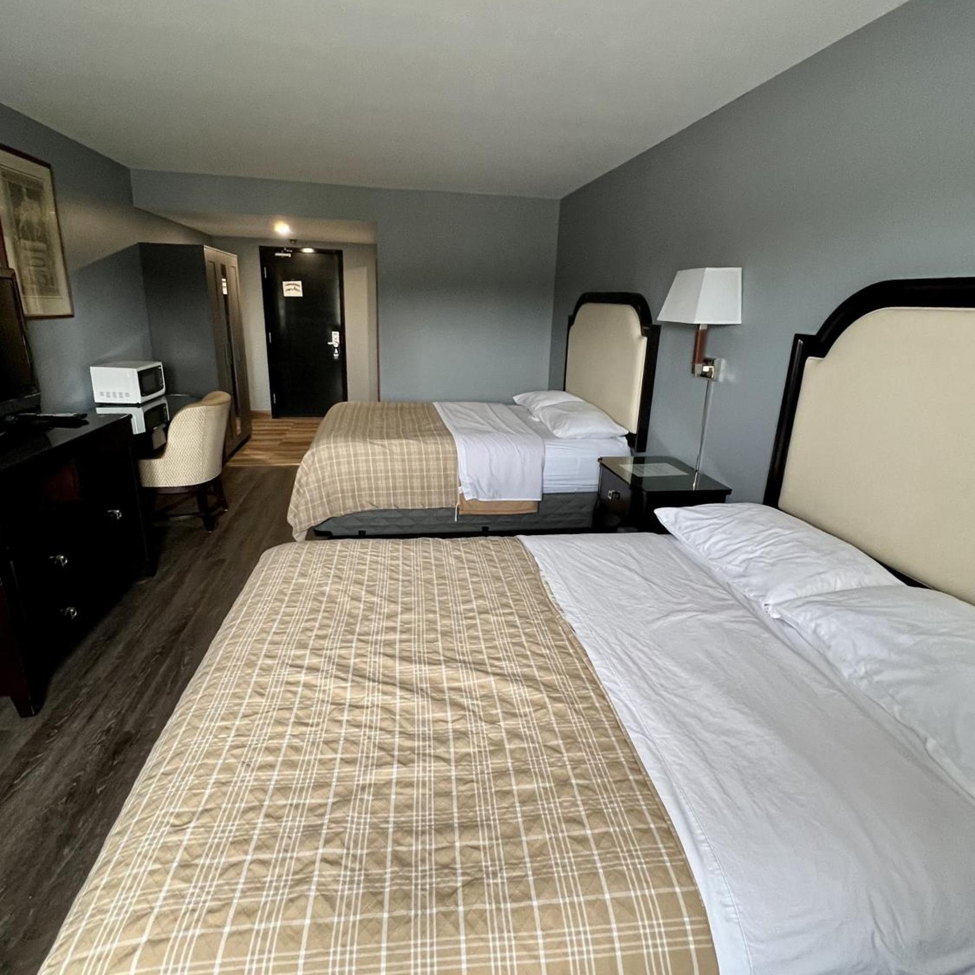 HWY 17 Hotel 23/50