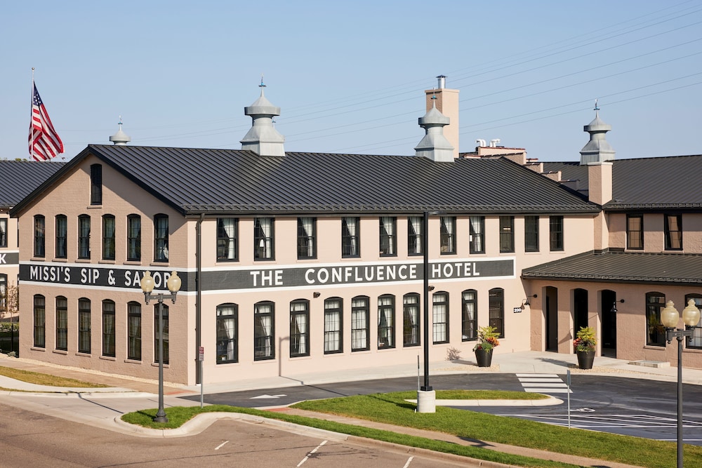The Confluence Hotel 2/34
