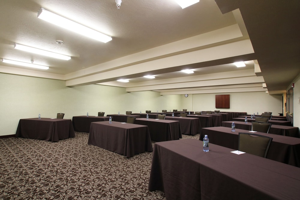 Oxford Suites Spokane Valley 58/64