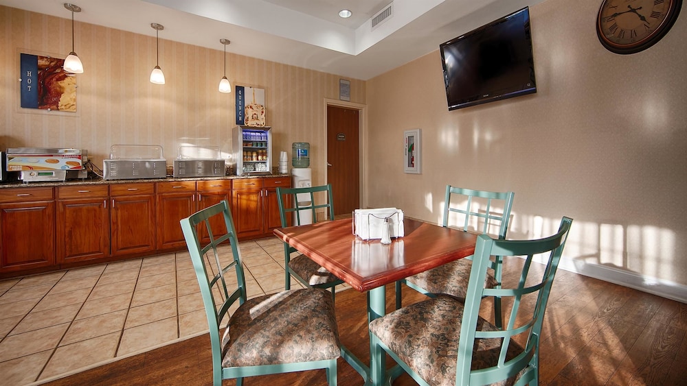 Best Western Plus Executive Hotel Suites 31/50
