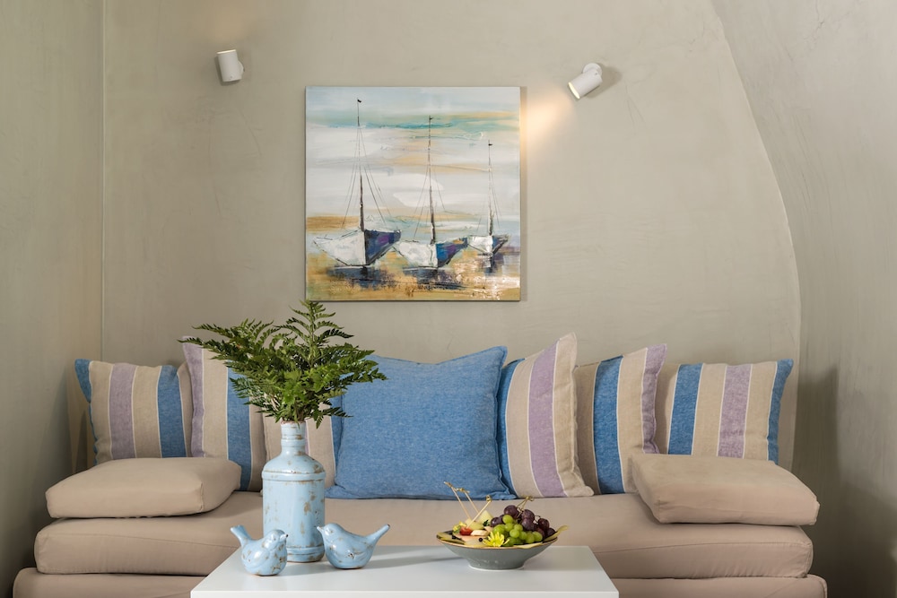 Mythical Blue Luxury Suites 34/50
