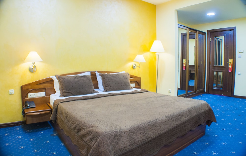 Ararat Hotel 19/50