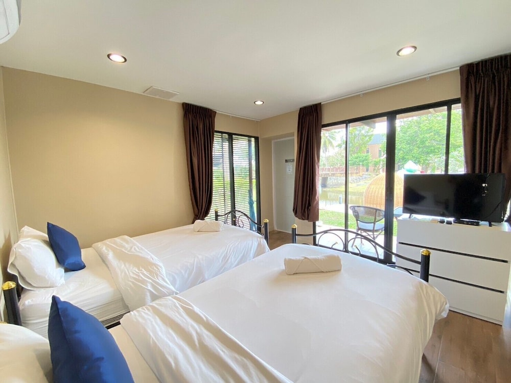 COMFORT, TWIN BEDS