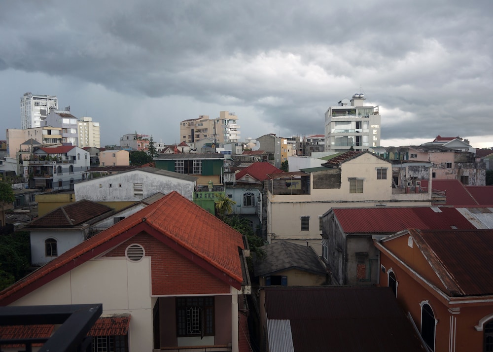 Poetic Hue Hotel 7/50
