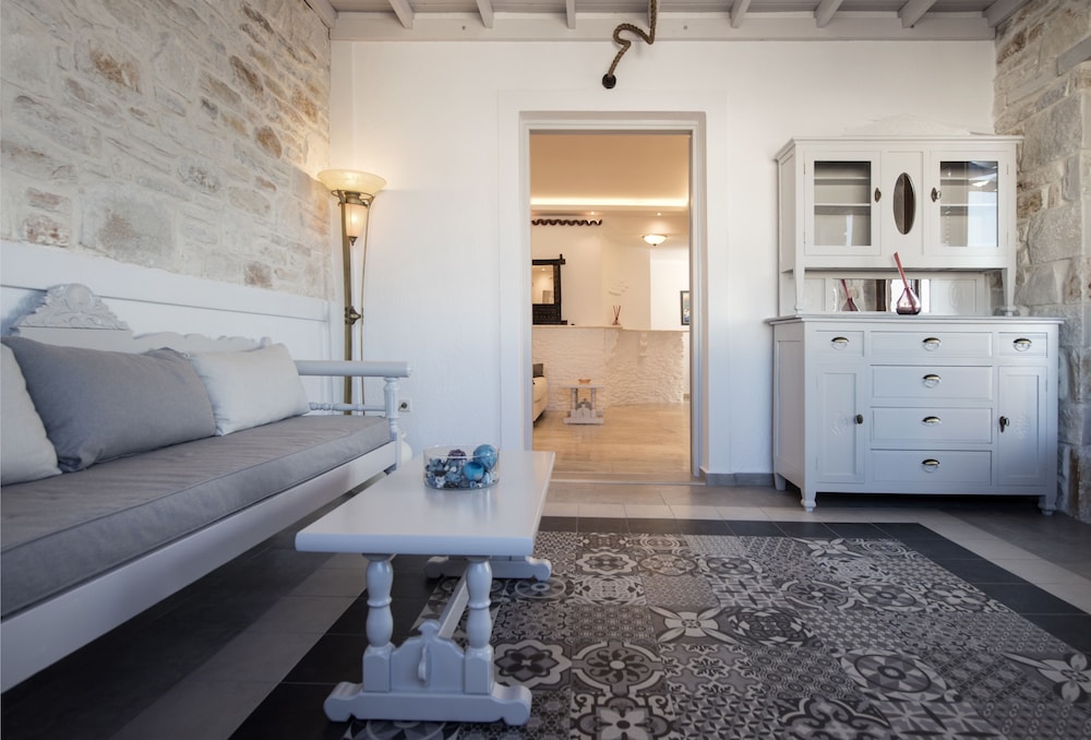 Contaratos Beach Hotel 50/50