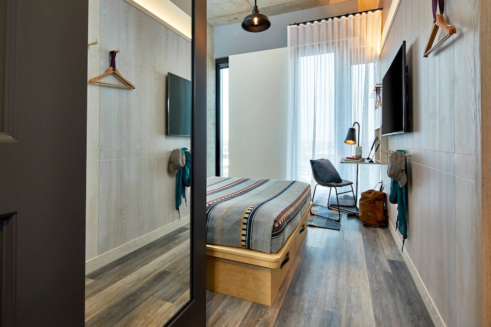 Room, Queen Bed, Accessible