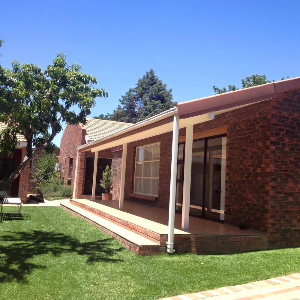 Botleng Guest House 1/50