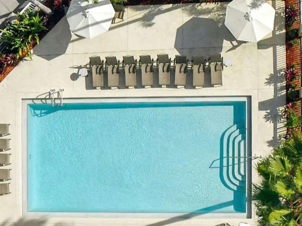 Galleria Palms Hotel 10/59