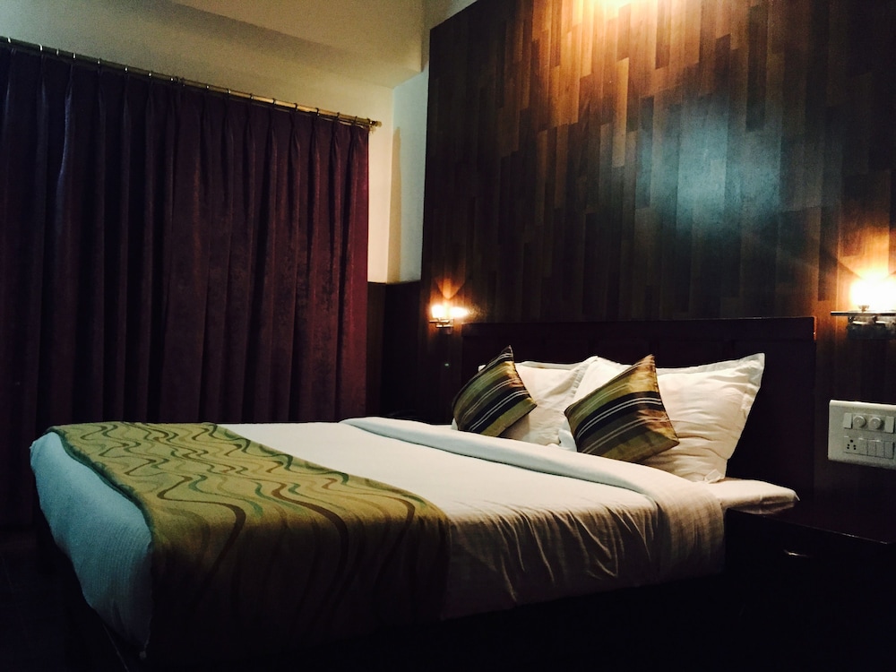 Hotel Krishna Sagar(Raj Nagar) 41/62