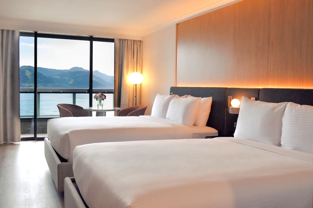 RENOVATED, PREMIUM, 2 QUEEN BEDS, HARBOUR VIEW